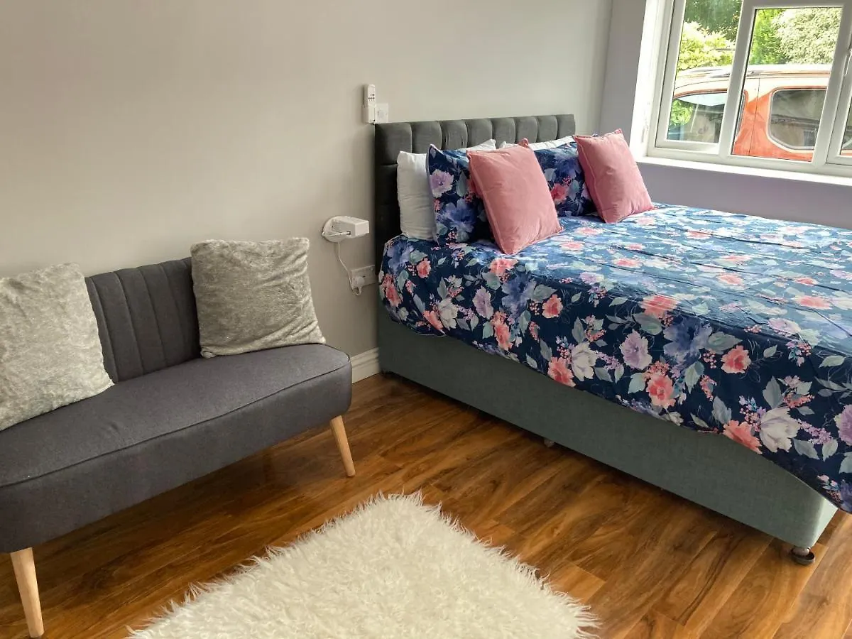 Beechfield House Modern Studio Self-Contained Unit With Free Wifi And Parking And Kitchen Area 4M From City Centre And Castle Κάρντιφ 0*,