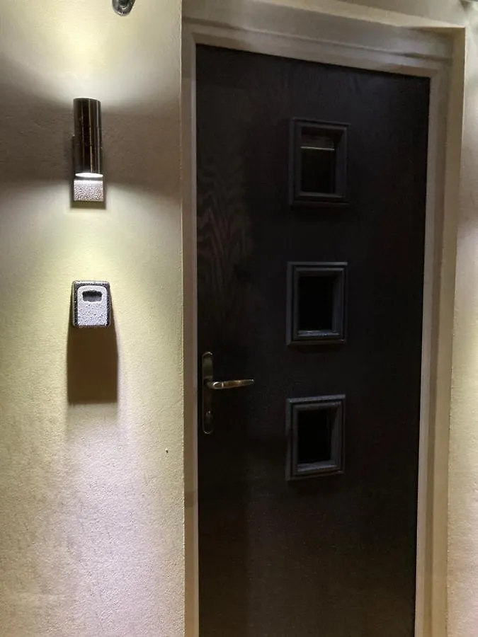 קארדיף Beechfield House Modern Studio Self-Contained Unit With Free Wifi And Parking And Kitchen Area 4M From City Centre And Castle