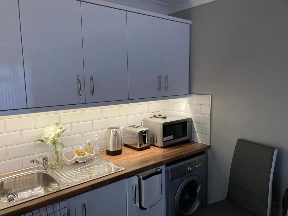 קארדיף Beechfield House Modern Studio Self-Contained Unit With Free Wifi And Parking And Kitchen Area 4M From City Centre And Castle 0*,  בריטניה